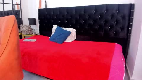 Snapshot of miluuu18 chatting on December 16, 4:13 am Miluu online show from December 16, 4:13 am