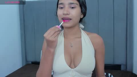 Snapshot of miluuu18 chatting on December 22, 11:52 pm Miluu online show from December 22, 11:52 pm