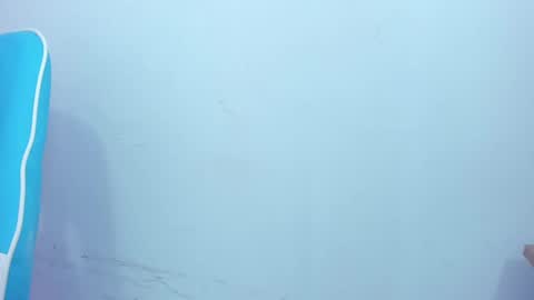 Snapshot of miluuu18 chatting on January 5, 3:32 am Miluu online show from January 5, 3:32 am