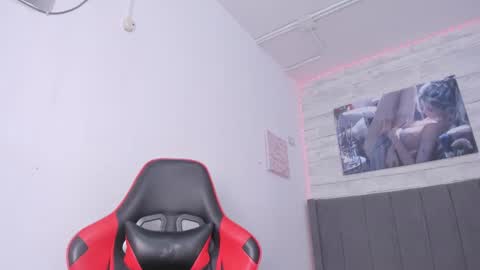 Snapshot of miluuu18 chatting on January 10, 11:50 pm Miluu online show from January 10, 11:50 pm