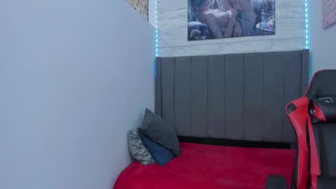 Snapshot of miluuu18 chatting on January 14, 12:43 am Miluu online show from January 14, 12:43 am