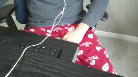 Snapshot of milwaukeebadger24 chatting on March 18, 12:41 pm milwaukeebadger24 online show from March 18, 12:41 pm