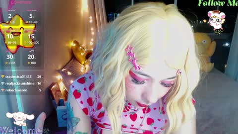 mily_milk_ online show from December 8, 2:18 am