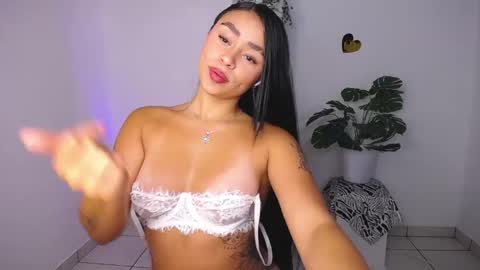 Mily Ortiz online show from April 15, 2:46 pm