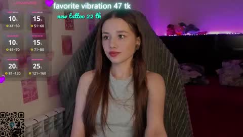 Snapshot of milyamess chatting on February 18, 5:20 pm Emily online show from February 18, 5:20 pm