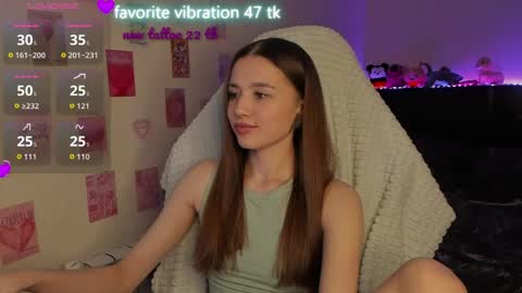 Snapshot of milyamess chatting on April 5, 7:22 pm Emily online show from April 5, 7:22 pm