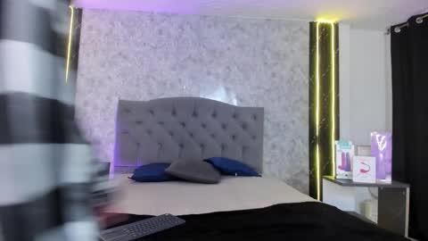 Snapshot of milyferrer chatting on March 20, 2:49 am Mily online show from March 20, 2:49 am