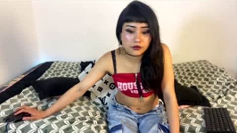 Snapshot of milyx18 chatting on March 17, 2:27 am milyx online show from March 17, 2:27 am