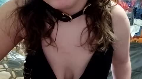 Snapshot of mimi142 chatting on March 21, 3:48 pm mimi142 online show from March 21, 3:48 pm