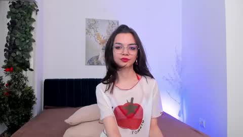 Snapshot of mimi_petitte chatting on May 6, 2:44 pm Mimi online show from May 6, 2:44 pm