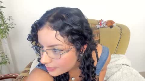 Mimii  online show from October 20, 3:40 am