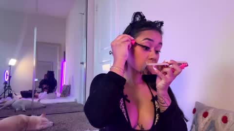 Snapshot of mimibabyxxx chatting on October 23, 5:12 pm Mimi Baby online show from October 23, 5:12 pm