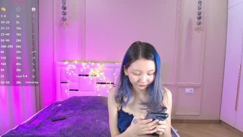 Snapshot of mimim00n chatting on March 27, 7:24 pm Mimi online show from March 27, 7:24 pm