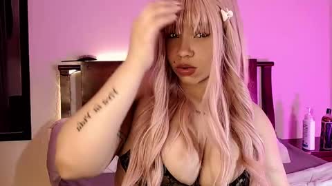 Snapshot of mimirodriguezz chatting on December 12, 9:19 am mimirodriguezz online show from December 12, 9:19 am