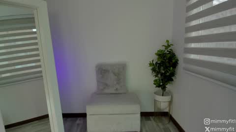 Snapshot of mimmyfit1 chatting on December 11, 10:27 pm mimmyfit1 online show from December 11, 10:27 pm