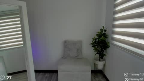 Snapshot of mimmyfit1 chatting on December 19, 2:35 pm mimmyfit1 online show from December 19, 2:35 pm