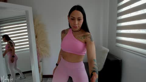 Snapshot of mimmyfit1 chatting on February 16, 5:37 pm mimmyfit1 online show from February 16, 5:37 pm