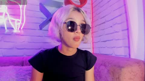 Snapshot of min_minjil chatting on January 4, 12:05 pm Minji online show from January 4, 12:05 pm