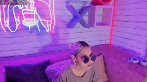 Snapshot of min_minjil chatting on January 7, 11:37 am Minji online show from January 7, 11:37 am