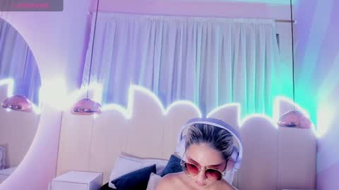 Snapshot of min_minjil chatting on February 3, 12:03 pm Minji online show from February 3, 12:03 pm