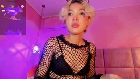 Snapshot of min_minjil chatting on February 7, 2:47 pm Minji online show from February 7, 2:47 pm