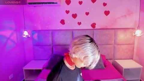 Snapshot of min_minjil chatting on February 25, 12:03 pm Minji online show from February 25, 12:03 pm