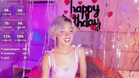 Snapshot of min_minjil chatting on March 1, 2:55 pm Minji online show from March 1, 2:55 pm