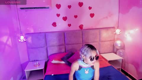 Snapshot of min_minjil chatting on March 5, 11:38 am Minji online show from March 5, 11:38 am