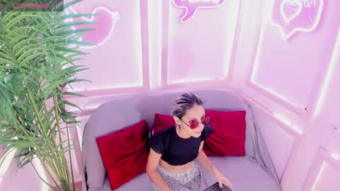 Snapshot of min_minjil chatting on March 8, 11:37 am Minji online show from March 8, 11:37 am