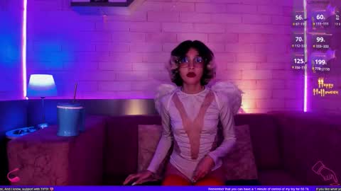 Minji online show from October 31, 5:14 pm