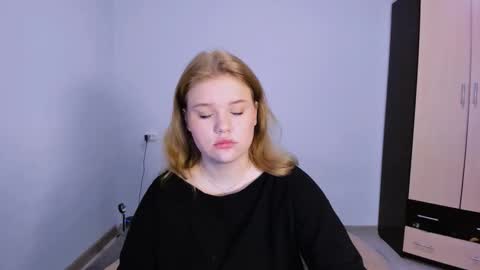 hi Im Mina  online show from November 24, 1:49 am