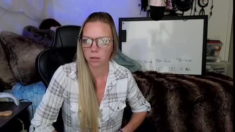 Mindy Mars online show from September 17, 3:14 pm