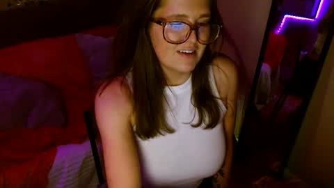 Snapshot of mindymounds chatting on March 11, 5:02 am Mindy online show from March 11, 5:02 am