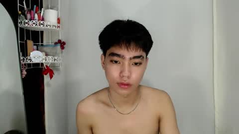 mingkla_man online show from April 12, 10:59 pm