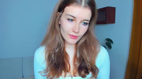 Snapshot of mingrummell chatting on October 29, 7:21 am Mia online show from October 29, 7:21 am