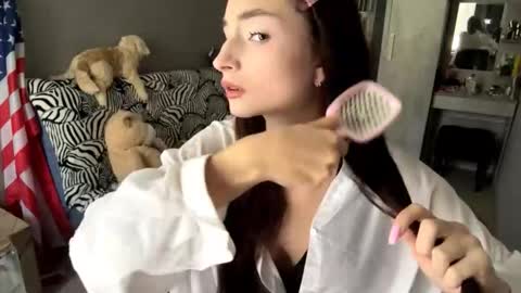 Emilia online show from September 17, 4:58 am