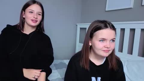 KarinaLeila online show from October 3, 6:10 am