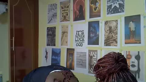 Snapshot of mini_karee chatting on March 20, 8:52 am mini_karee online show from March 20, 8:52 am