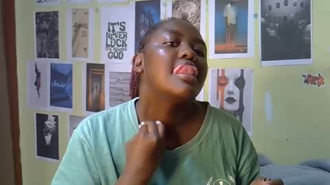 Snapshot of mini_karee chatting on March 21, 10:20 am mini_karee online show from March 21, 10:20 am