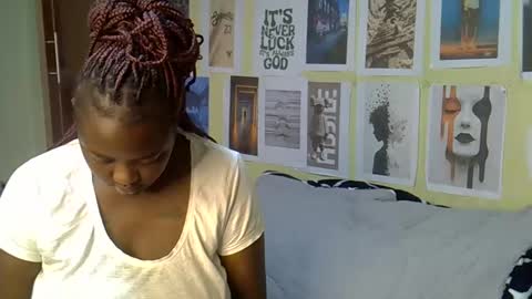 Snapshot of mini_karee chatting on March 24, 7:57 am mini_karee online show from March 24, 7:57 am