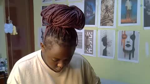 Snapshot of mini_karee chatting on March 28, 10:04 am mini_karee online show from March 28, 10:04 am