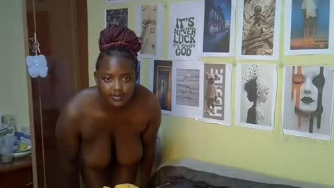 Snapshot of mini_karee chatting on March 30, 8:37 am mini_karee online show from March 30, 8:37 am