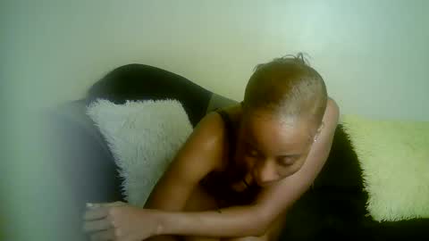 minieme001 online show from March 25, 4:57 pm