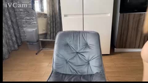 Snapshot of minimimi18 chatting on November 27, 7:21 am minimimi18 online show from November 27, 7:21 am