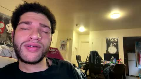 Snapshot of minimoose1003 chatting on March 12, 10:27 pm minimoose1003 online show from March 12, 10:27 pm