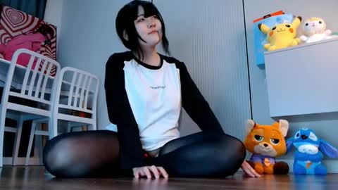 Snapshot of minji_snow chatting on April 18, 12:53 pm Minji online show from April 18, 12:53 pm