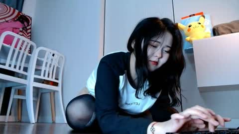 Snapshot of minji_snow chatting on April 24, 1:24 pm Minji online show from April 24, 1:24 pm
