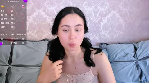 Snapshot of minniiemile chatting on November 6, 8:10 pm Minnie online show from November 6, 8:10 pm