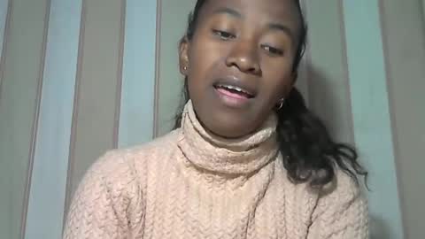 minouch211907 online show from September 12, 3:50 am