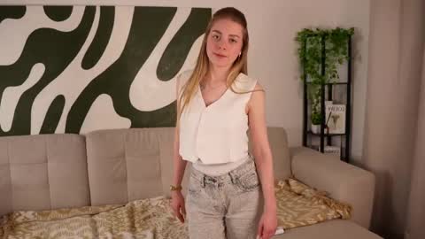 Sophie online show from April 6, 9:16 pm